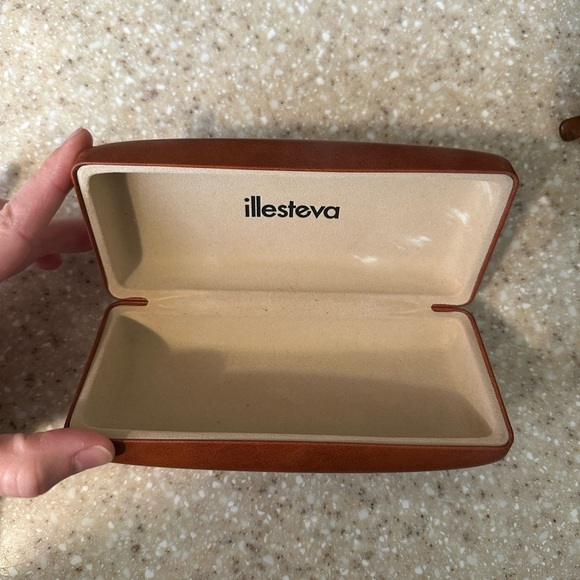 Illesteva Brown Sunglasses - Picture 5 of 5